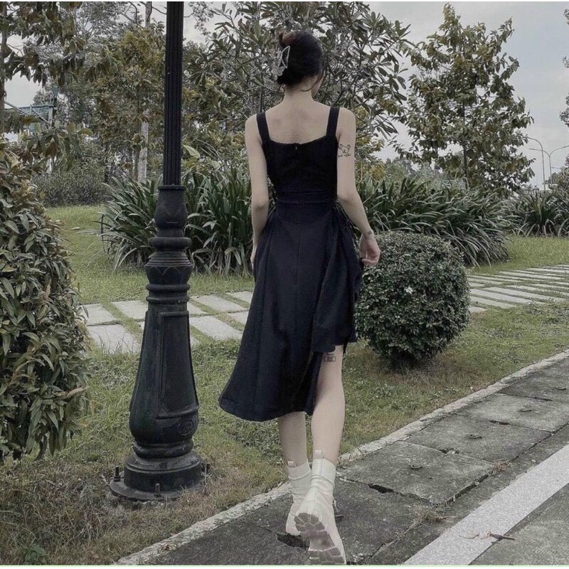 VÁY ĐEN XẺ +KHUY VUÔNG TT12