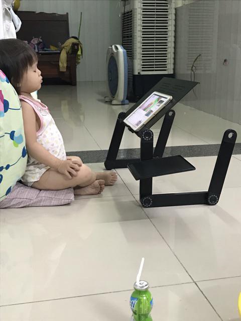 Bàn laptop quay 360 Upro