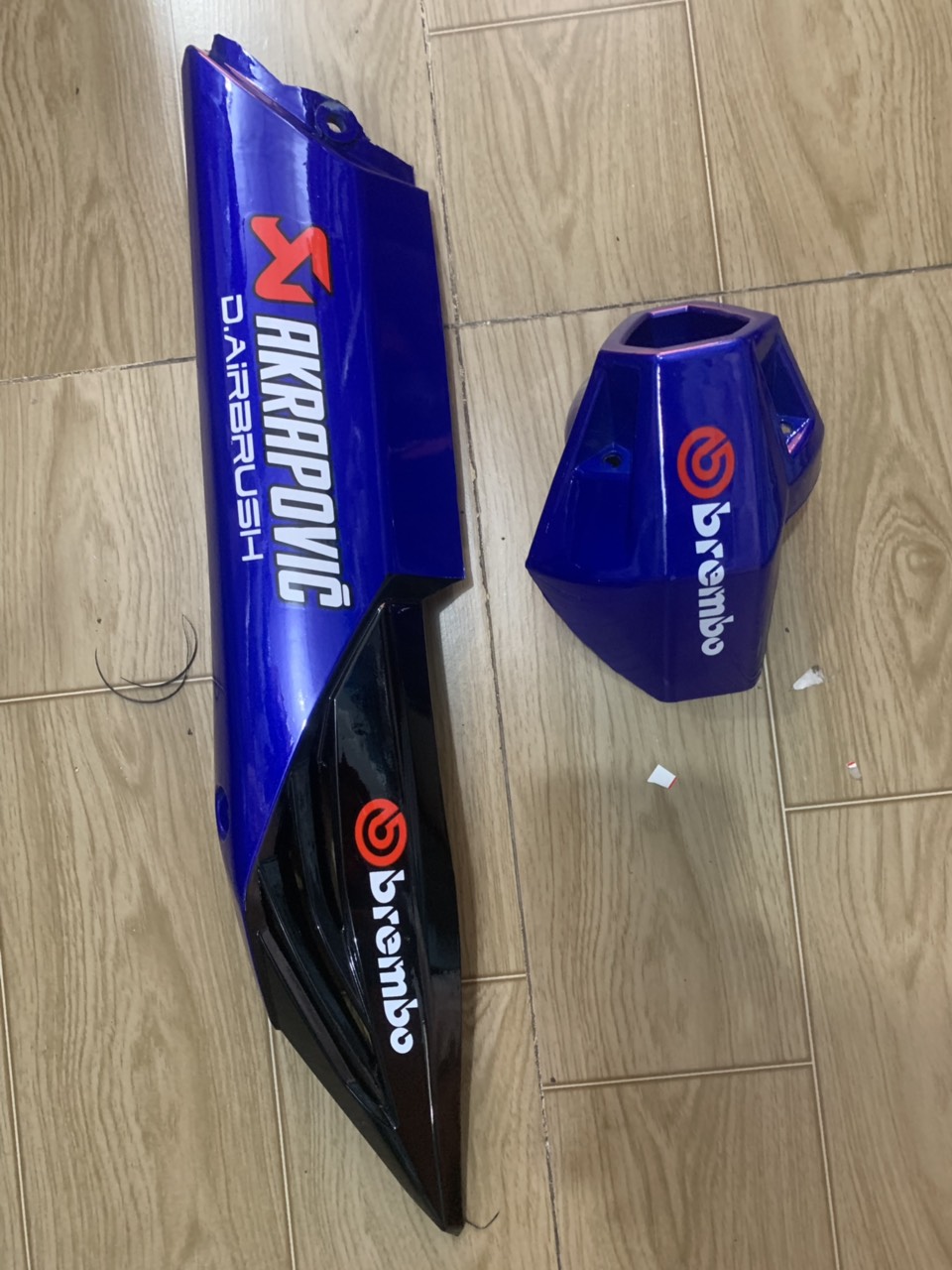 Ốp pô và chụp đích pô xe winner v1 màu xanh đậm