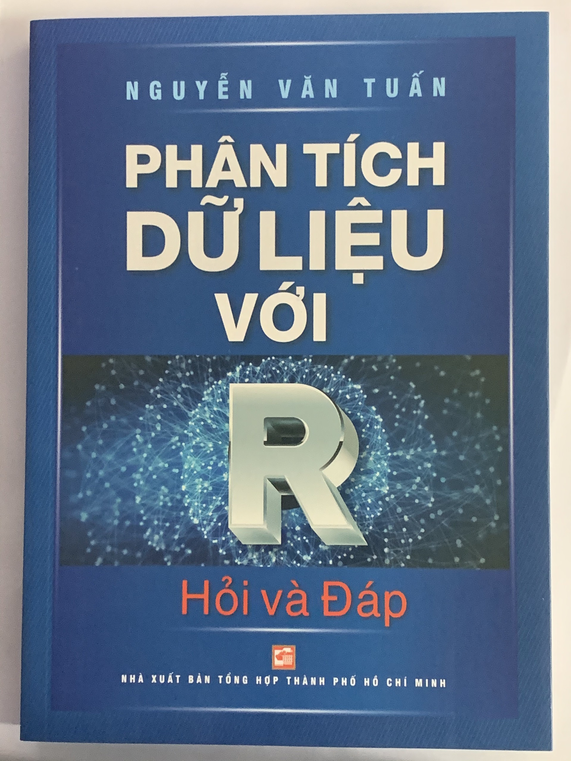 Phân Tích Dữ Liệu với R Hỏi Và Đáp ( Nguyễn Văn Tuấn )