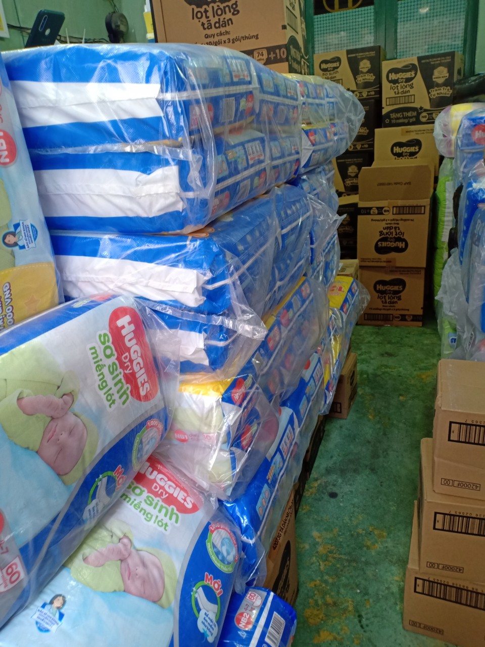 Miếng lót sơ sinh Huggies NB2 60 miếng mẫu mới (4-7kg)