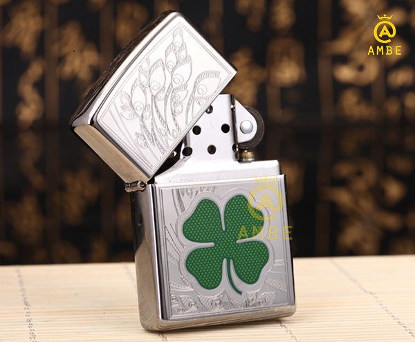 Bật lửa Zippo 24699 cỏ 4 lá may mắn