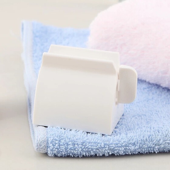 Dụng cụ nặn kem đánh răng Anya (Giao màu ngẫu nhiên)