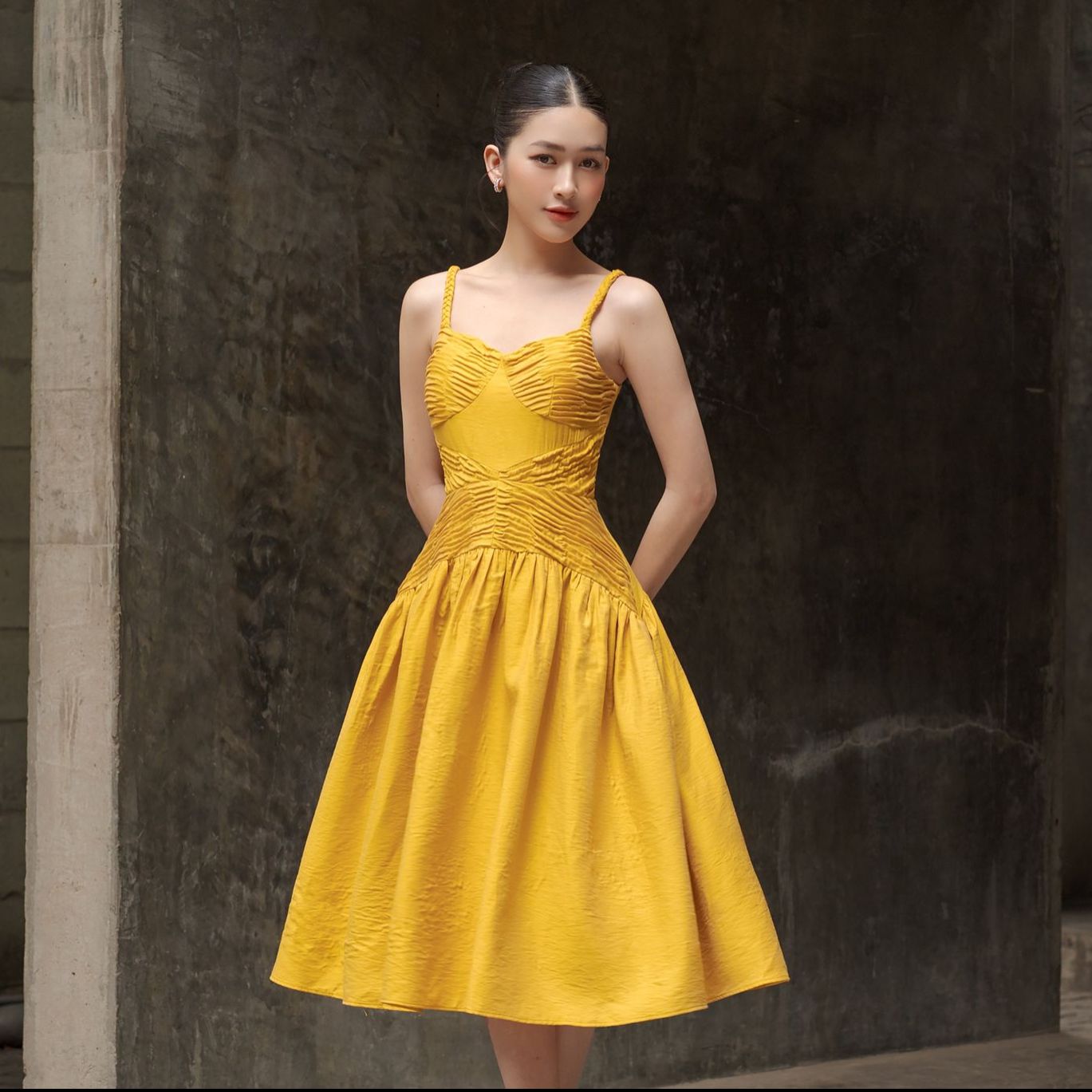Voucher siêu sale 15% OLV - Đầm Shiny Ruched Dress