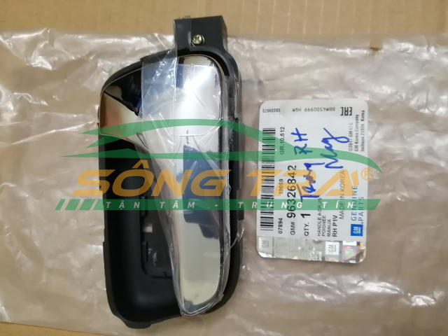 Tay mở cửa trong daewoo magnus bên phải