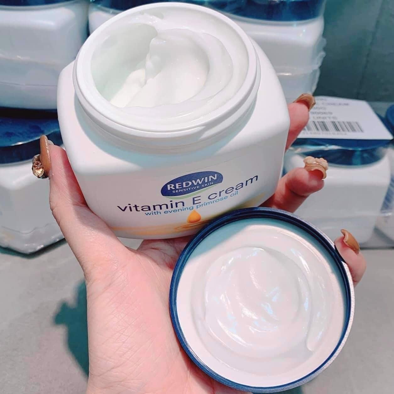 Kem dưỡng da mềm mịn Redwin Vitamin E Cream 300g Úc