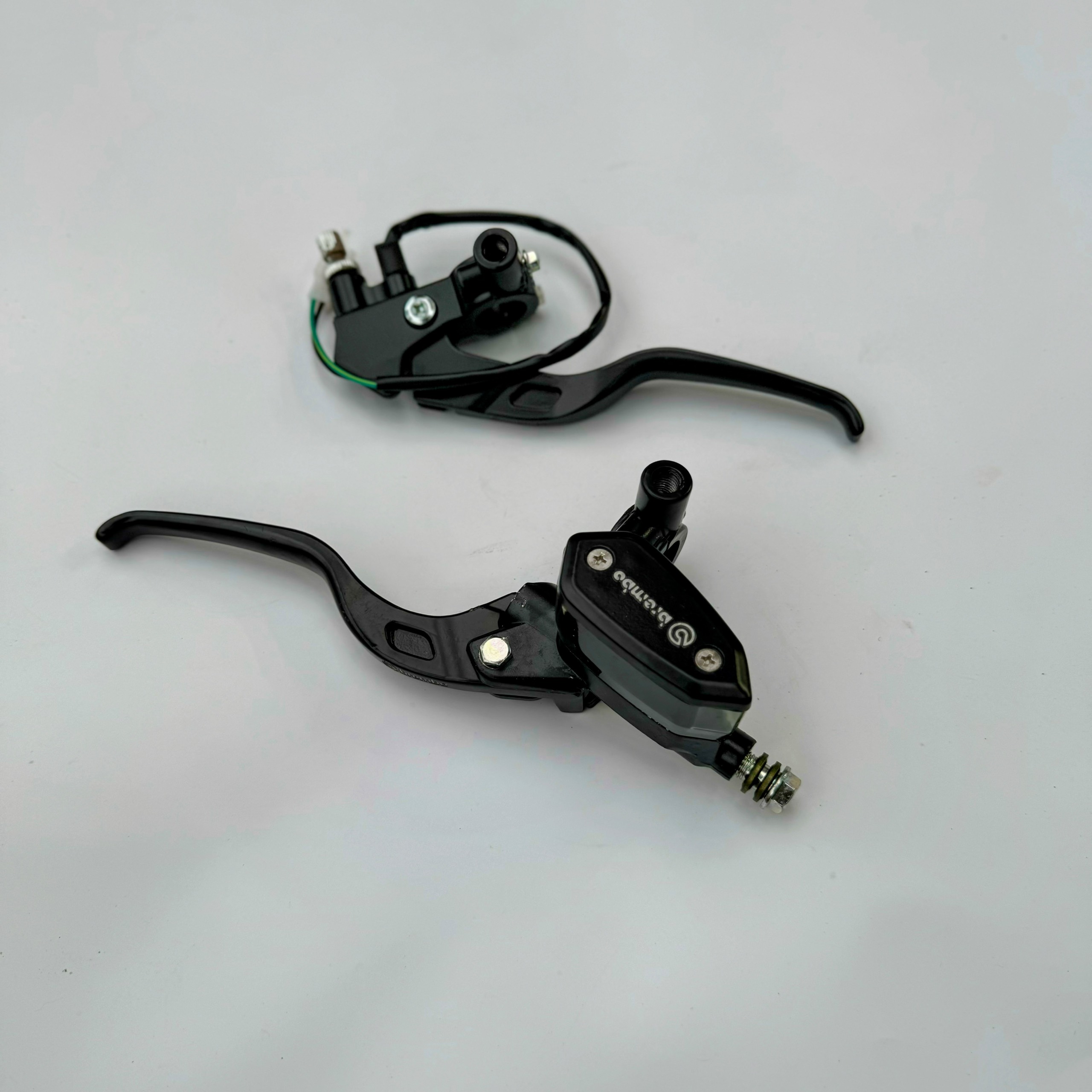 Cặp tay thắng brembo Bình dầu xéo 1.1