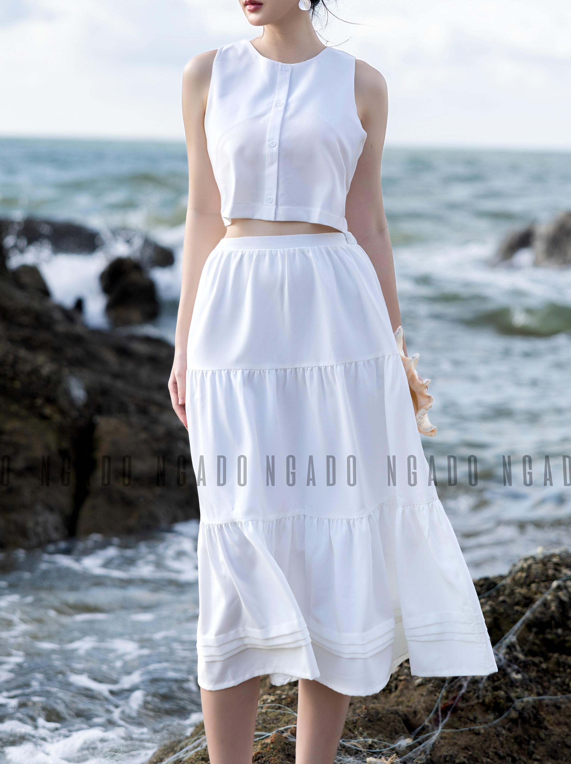 [30.10 - Nhập FALAZLIVE02 giảm 200K] Set áo váy croptop trắng NGADO