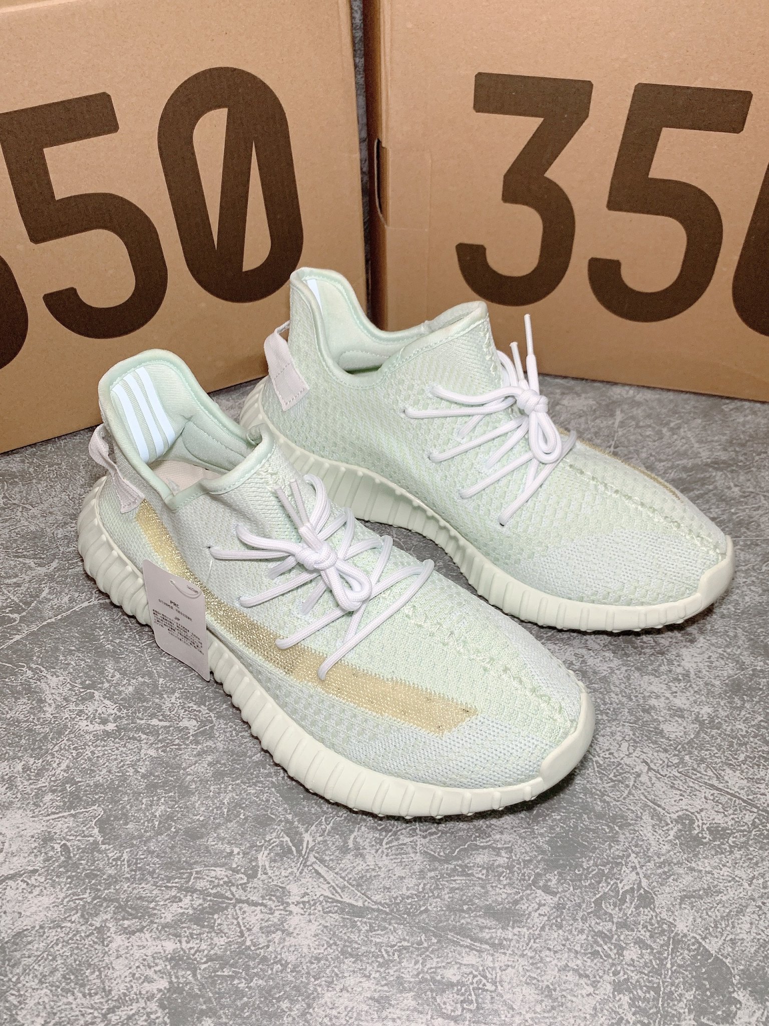Giầy thể thao Yeezzy v2 trắng xanh Fullbox - Ảnh thật