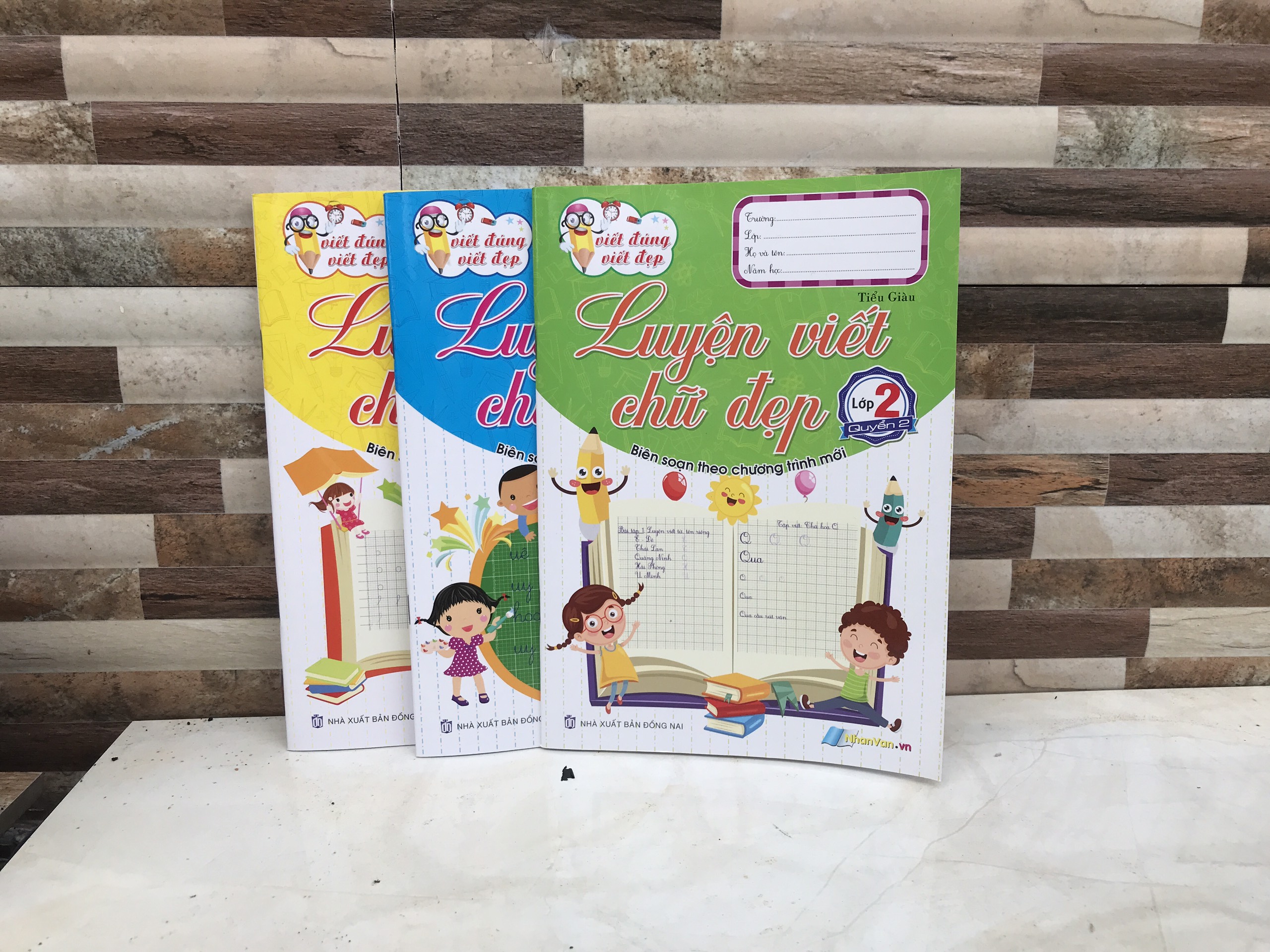 VỞ LUYỆN VIẾT CHỮ ĐẸP