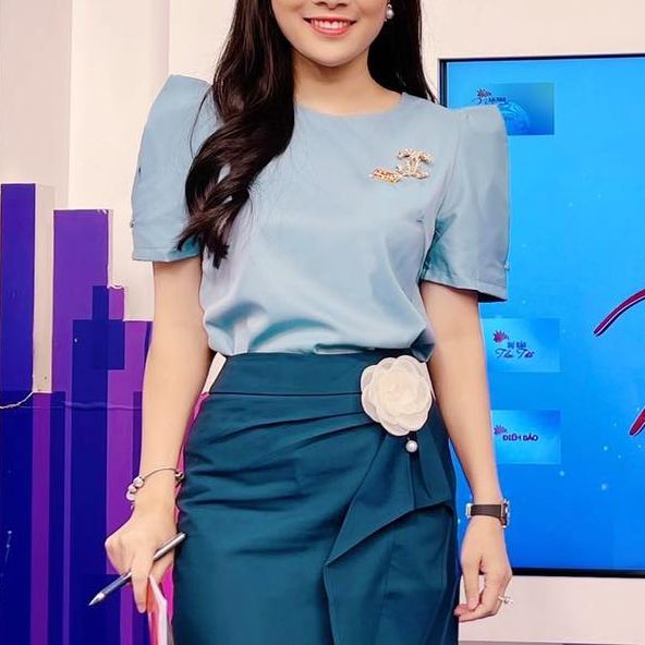 Áo kiểu công sở vải kate lụa vai nhọn CHUU A5507