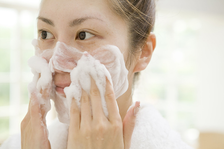 Japanese Hatomugi Skin Whitening Facial Cleanser