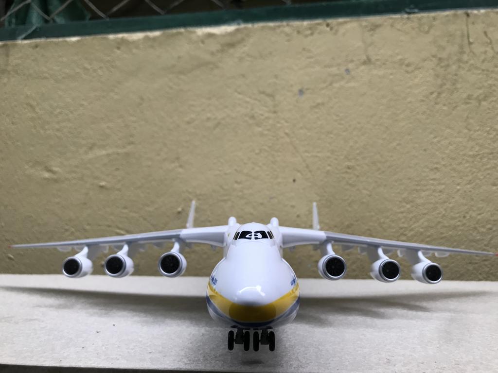 Mô hình máy bay ANTONOV Airline 1:200