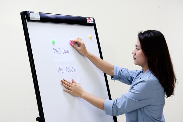 [HCM] Bảng Flipchart Silicon 3 chân FB33(70x100)