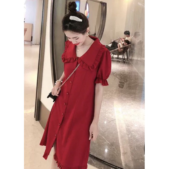 Đầm đỏ suông cổ bèo nút bọc