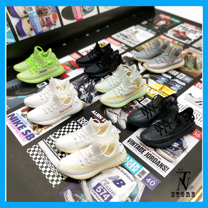 Móc khóa giày sneaker Yeezy tỉ lệ 1:6