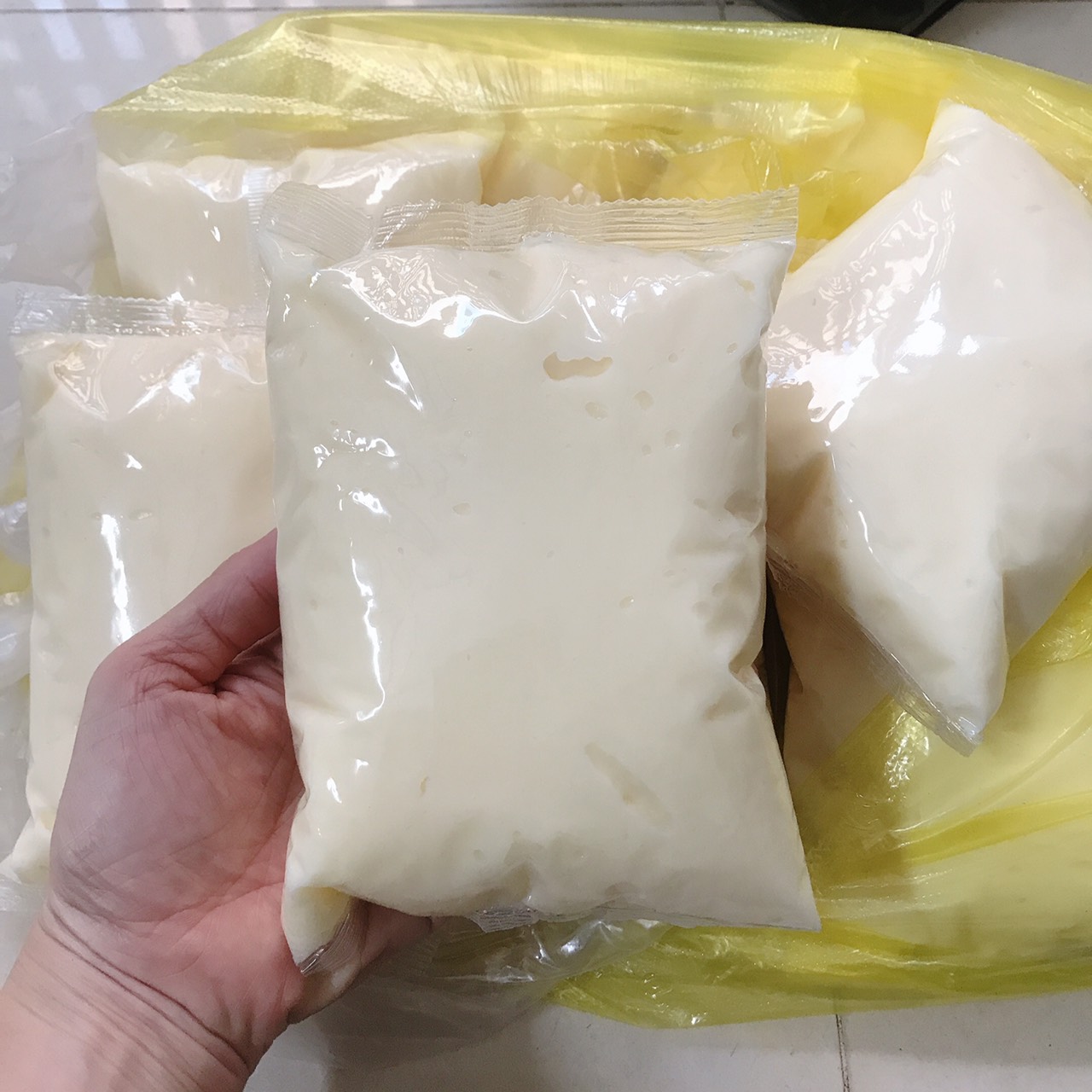1kg bơ vàng hoặc trắng dùng để làm bánh tráng