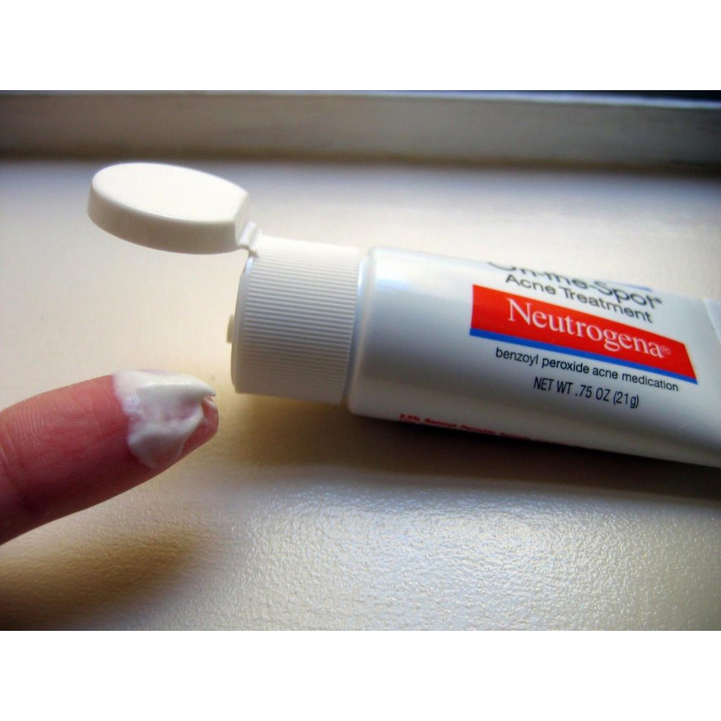 Kem Thoa Mụn Neutrogena On The Spot Acne Treatment
