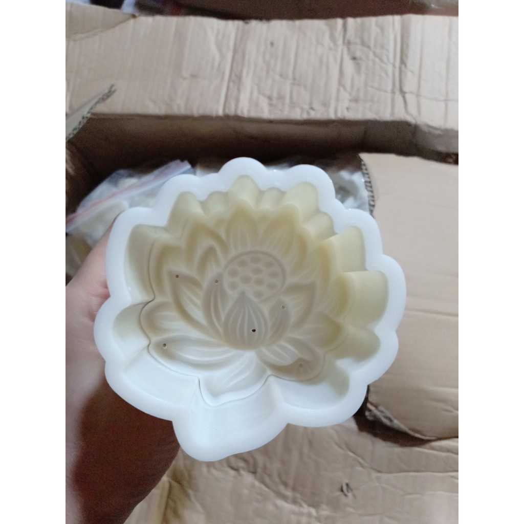 Khuôn trung thu lò xo 150gr 3D hoa sen
