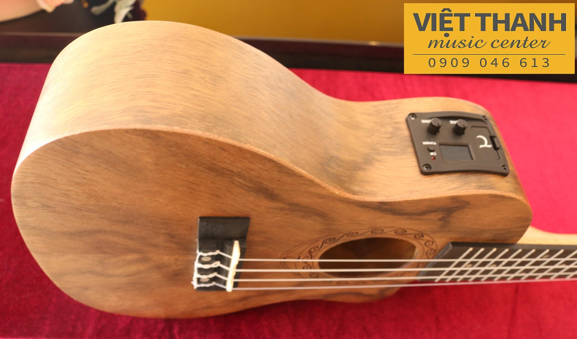 Đàn Ukulele Tanglewood TWT13E có EQ (Equalizer)