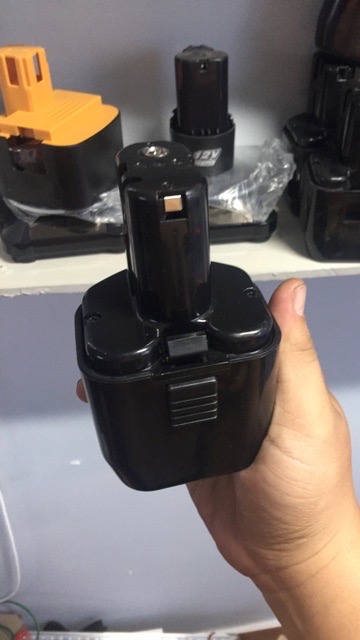 [NPS] Pin máy khoan Hitachi. 12V 6 cell (có kèm củ sạc 12V)