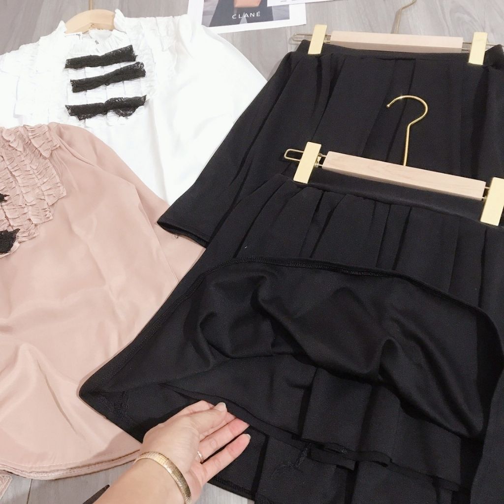Set chân váy xếp ly kèm áo sơ mi vải lụa