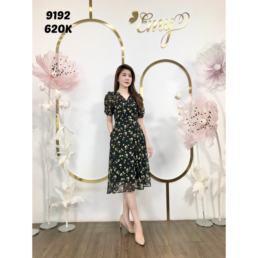 Đầm EMY EM9192 Xoè Cổ Tim Tay Nhún