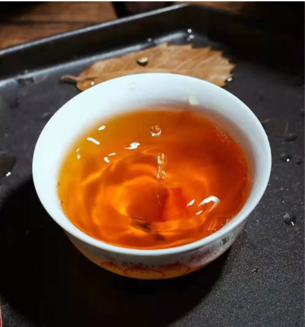 trà đại hồng bào lon 200gr