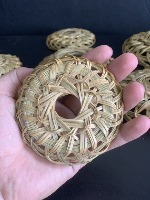 mẹc tre ghế rỗ nhắc nồi tre trang trí