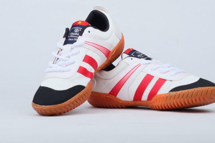 Giày Đá Banh Vải ( Size 37 đến 44 )