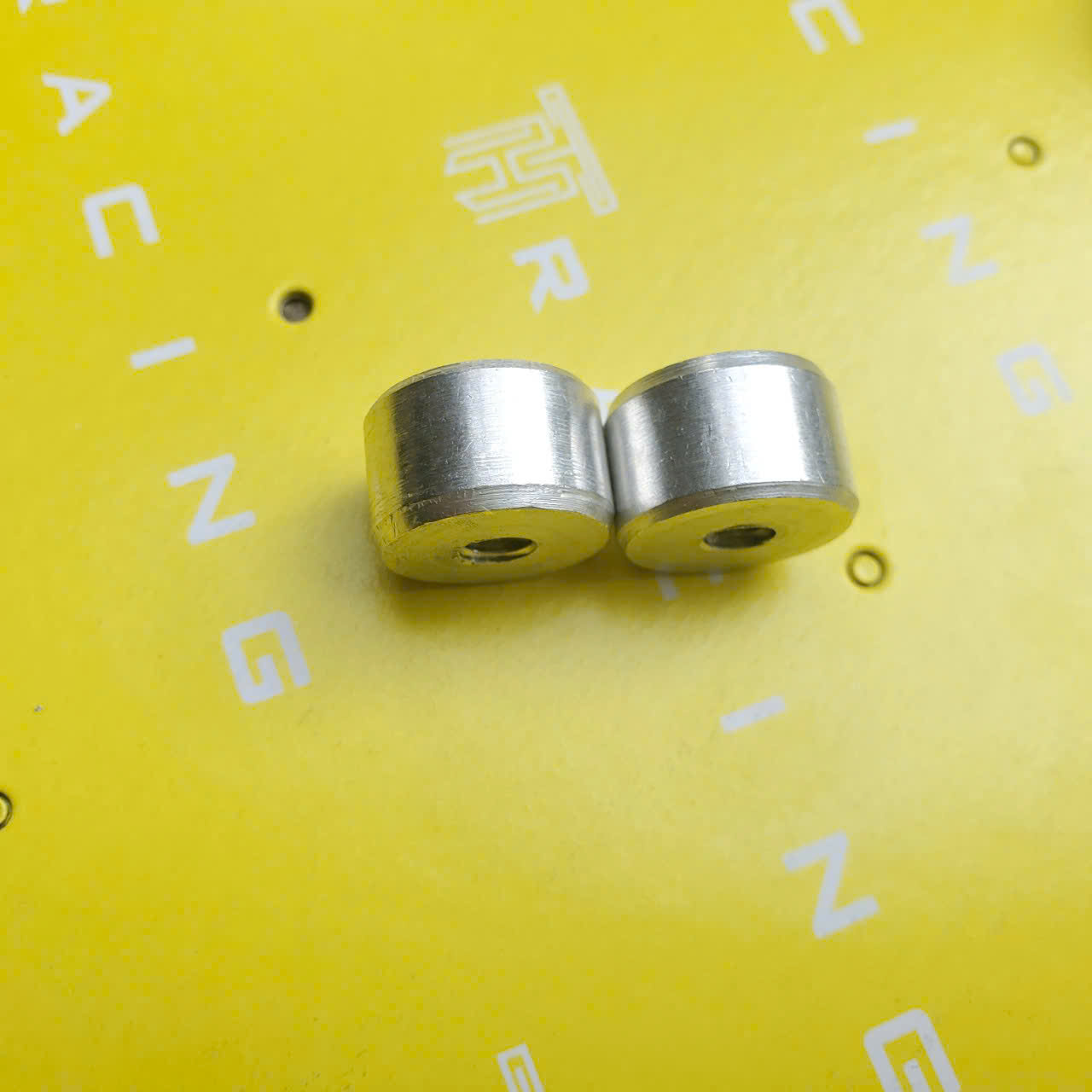 Cục nhôm đóng gù lắp hâu hết các dòng xe máy thông dụng , trừ các dòng motto, ghidon lớn (GIÁ BÁN 1 CON )