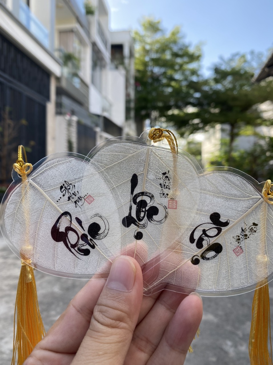 Lá bồ đề in chữ PHÚC SINH PHÚ QUÝ
