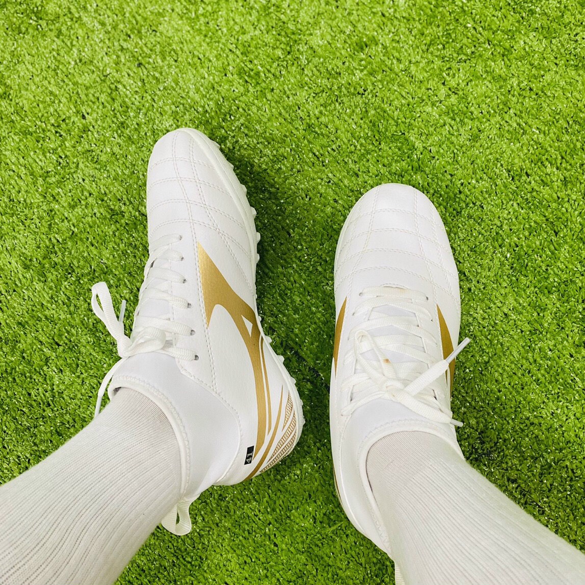 giày đá bóng mizuno cổ cao đế cao su khâu full đế