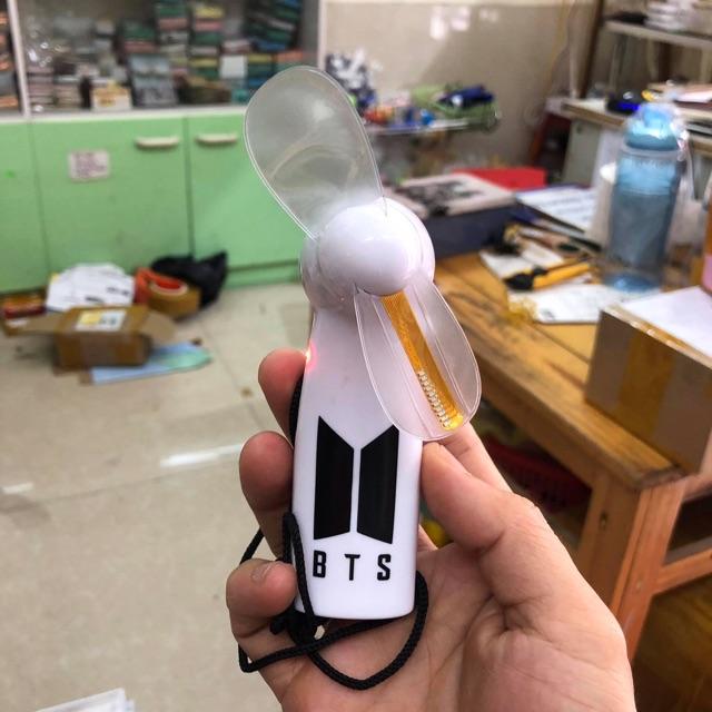 Quạt mini cầm tay chạy pin BTS - QBTS75