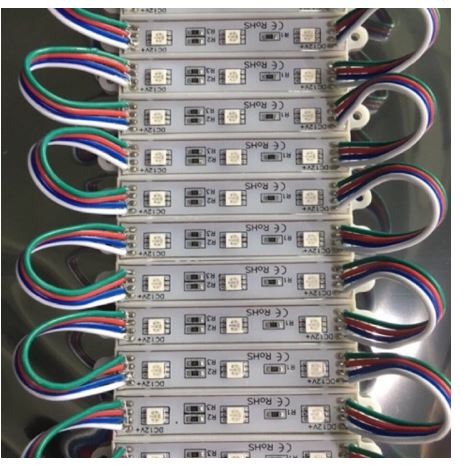 Led hắt 3 mắt -7 màu, chống nước, vỉ 20 thanh