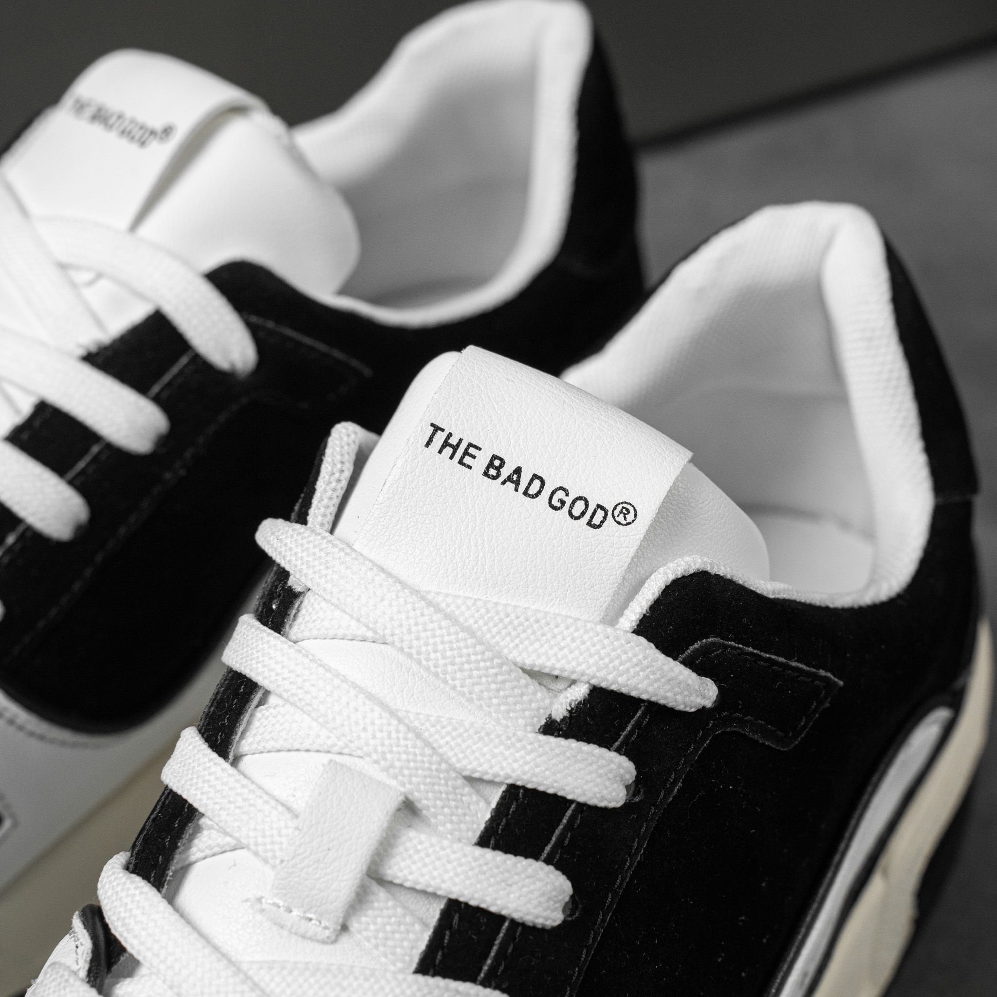 Giày sneaker The Bad God Suede Runner da lộn