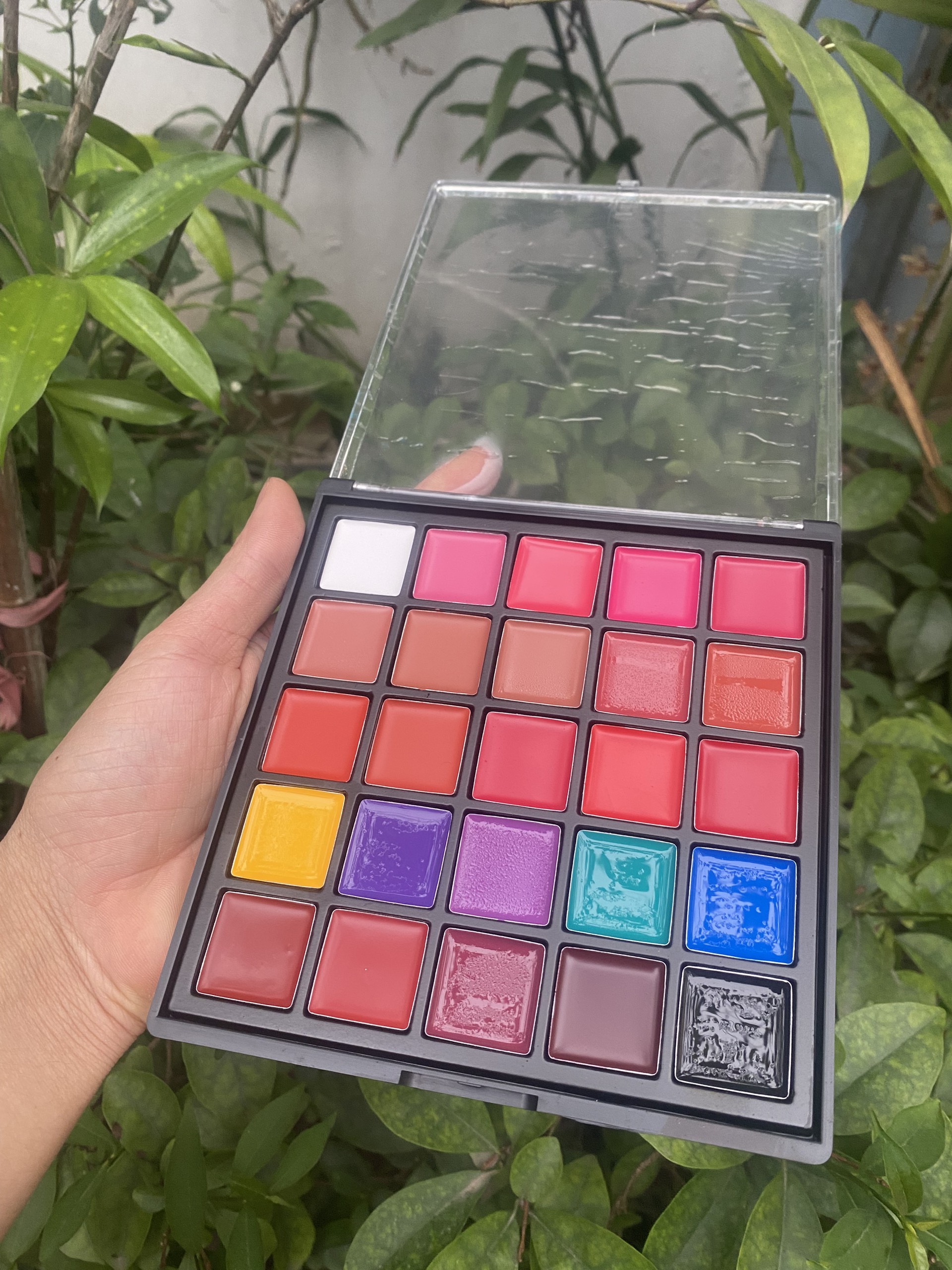Bảng son lì 25 ô dưỡng ẩm lâu trâu ( nội địa Trung )