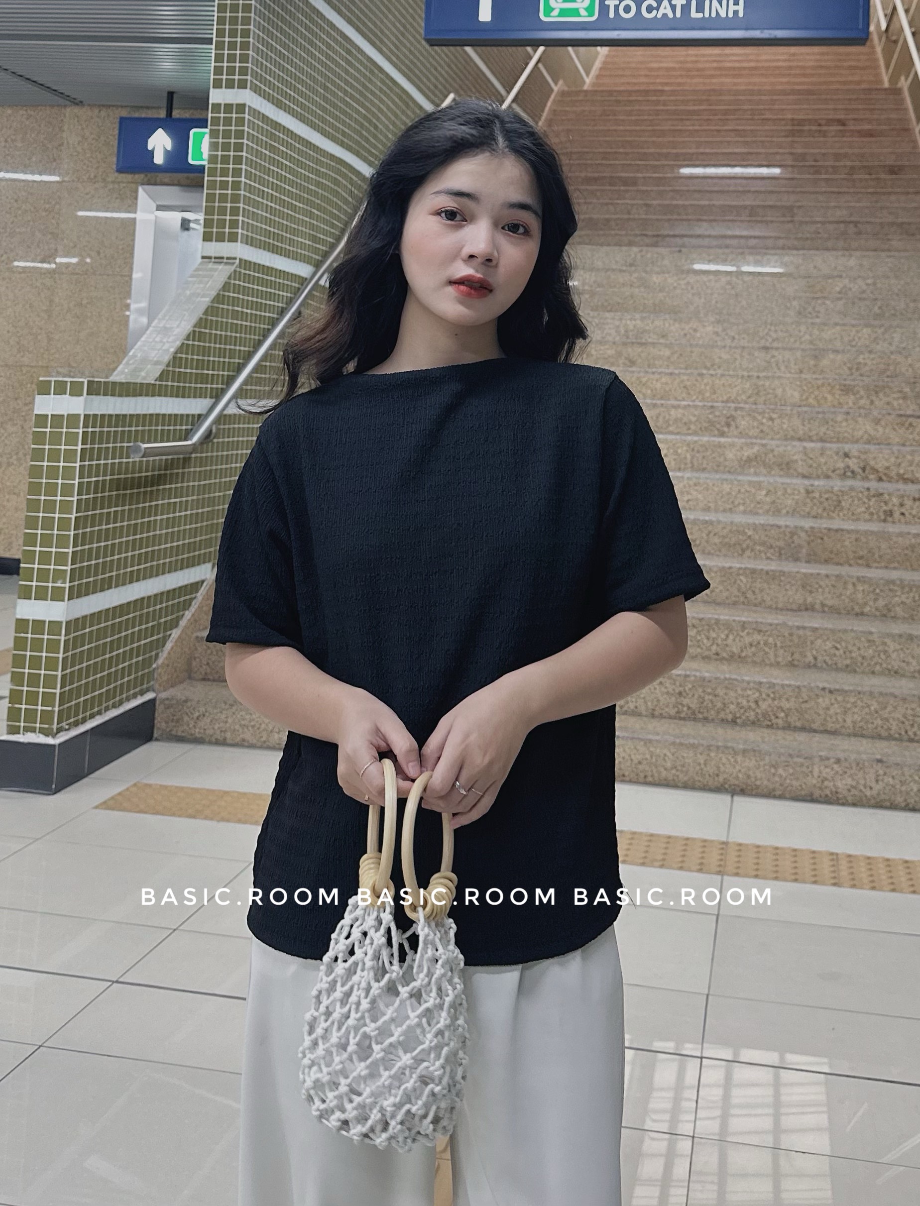 Áo thun xốp nhăn cổ leo tay lỡ by Basic room