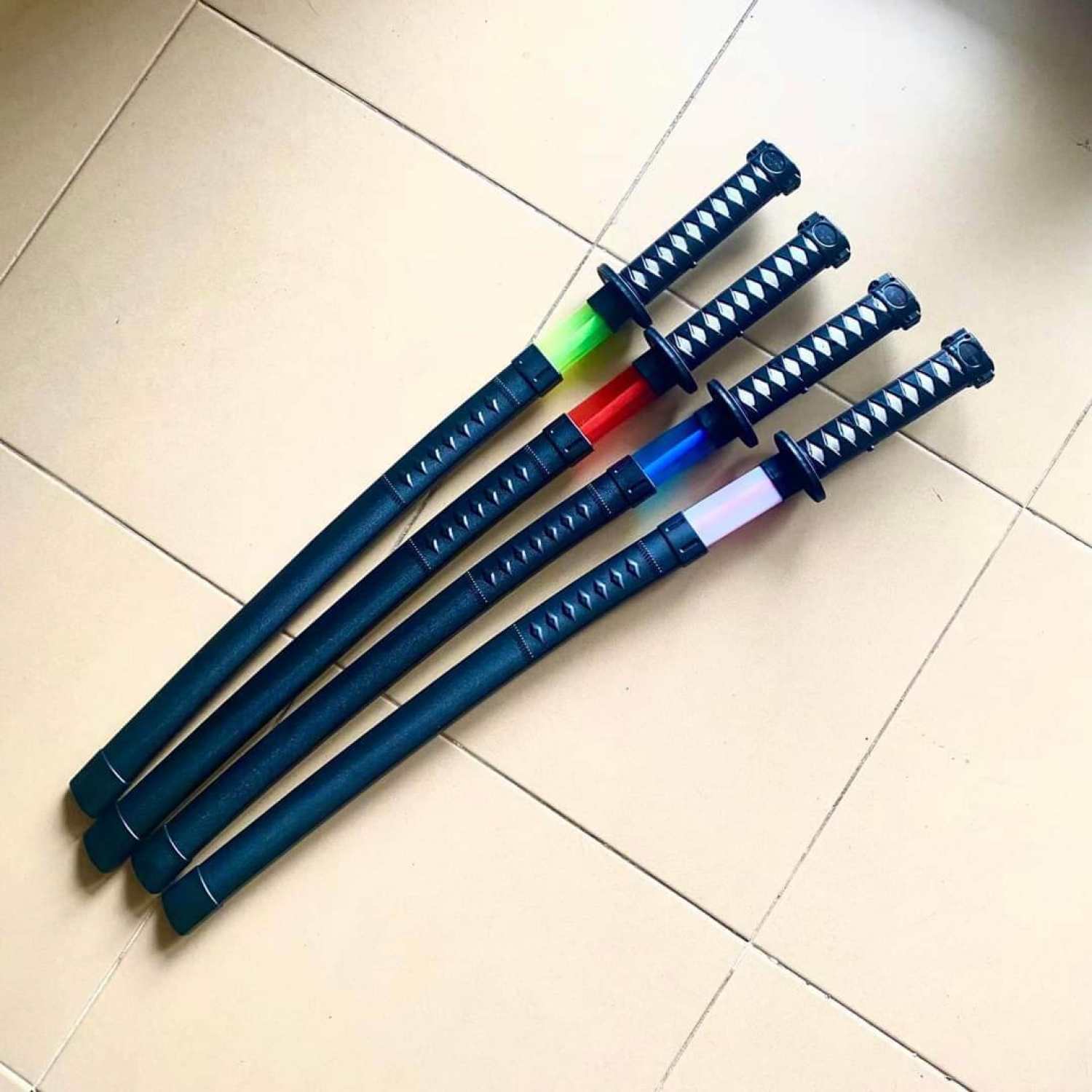 ngoc thịnh Đồ chơi kiếm katana phát sáng kiếm phát sáng giá rẻ kiếm phát sáng 1k kiếm phát sáng dài