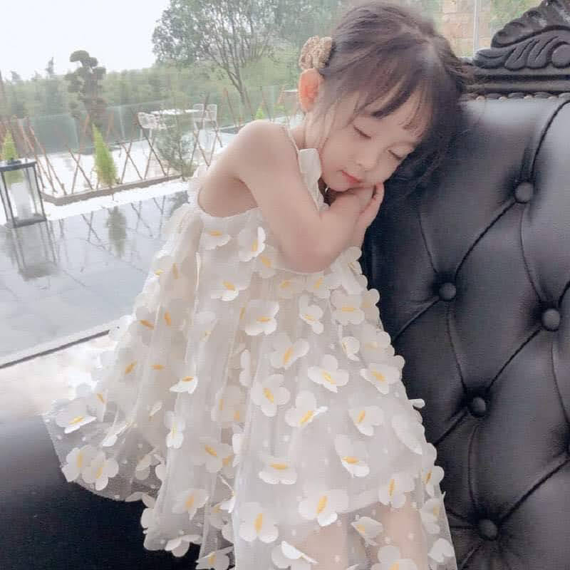VÁY BÉ GÁI MÀU TRẮNG BƯỚM 3D
