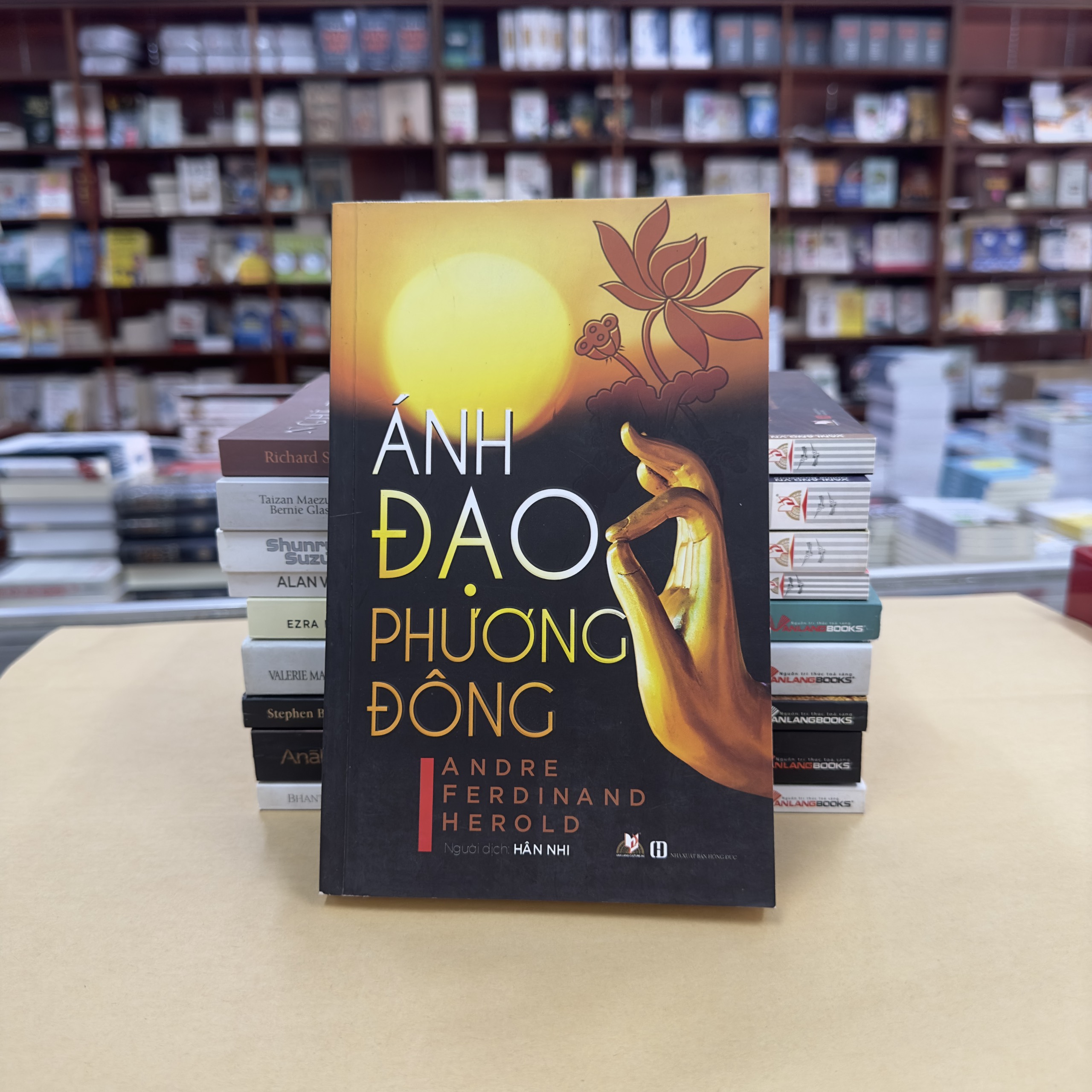 Sách - Ánh Đạo Phương Đông-Vanlangbooks