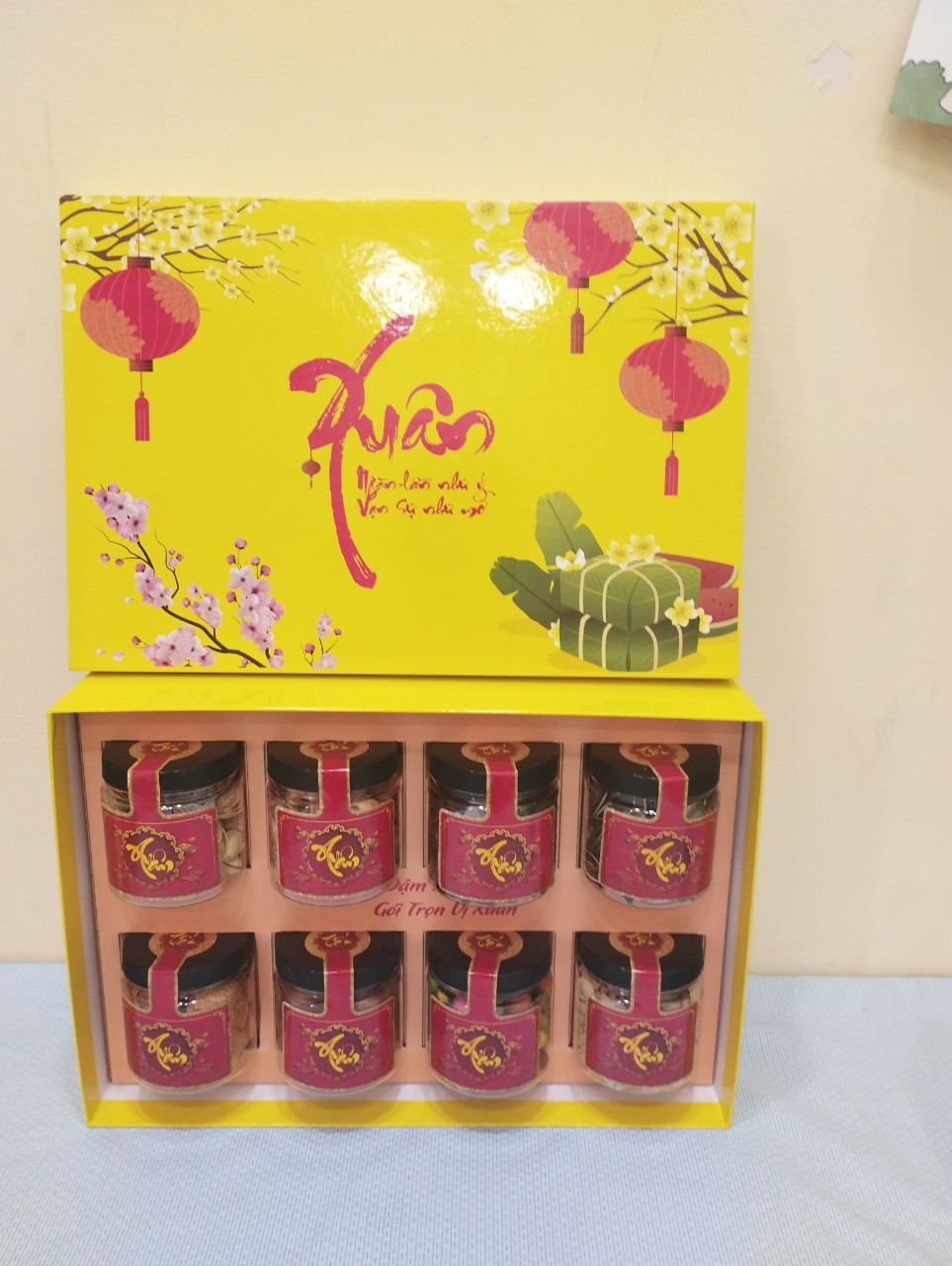 (QUÀ BIẾU TẾT) Set Quà Tết 8 Món Kẹo- Mứt- Hạt Bò Đội Nón