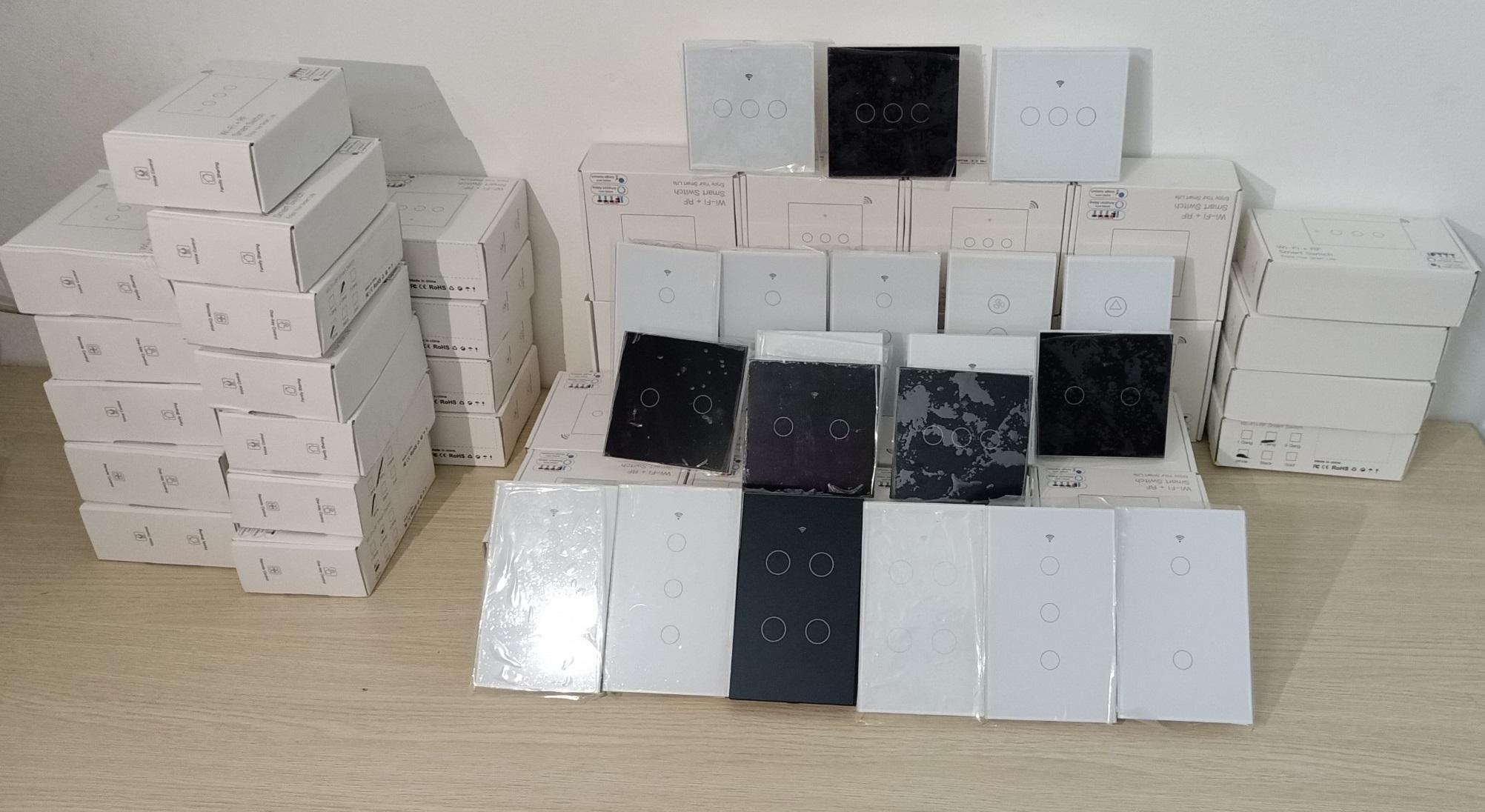 Công tắc Wifi Tuya cảm ứng 4 nút - HCN màu đen. BH 12 tháng