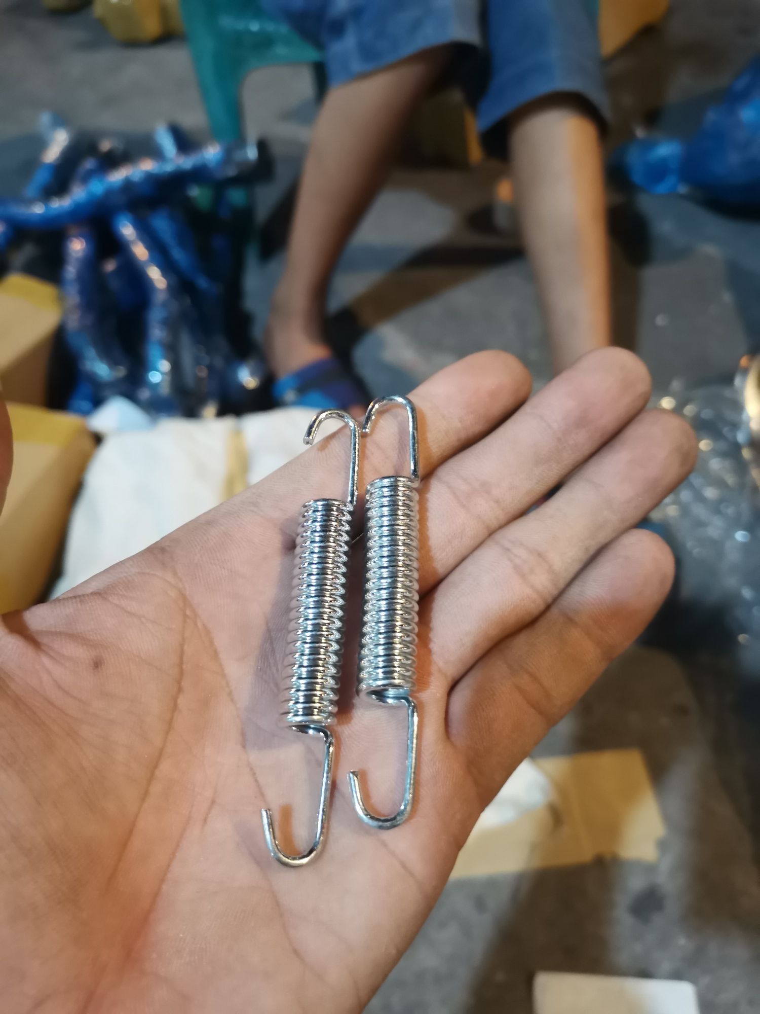 2 lò xo pô độ giá rẻ