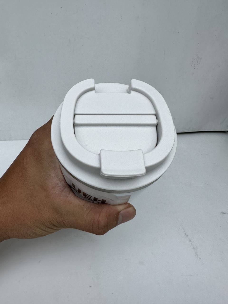 Ly giữ nhiệt trắng bình nước UEH