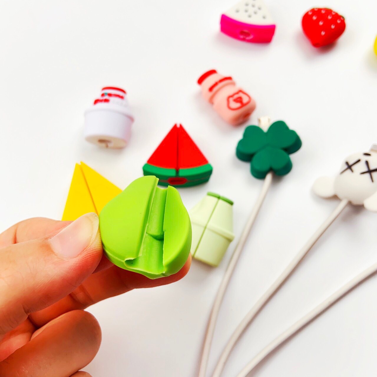 Thú găm bảo vệ đầu sạc cute