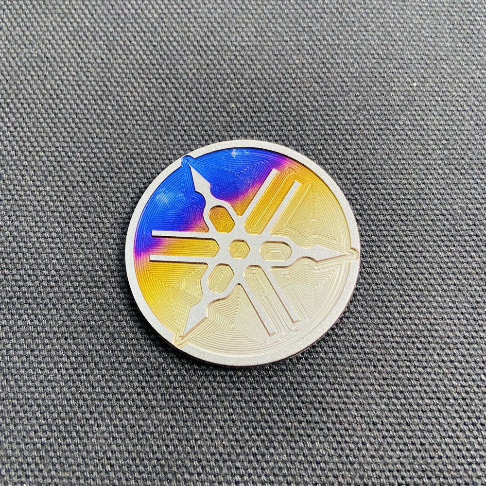 Logo tem dán tròn TITAN dán trang trí mặt nạ, heo dầu, bợ đông hồ lớn nhỏ ( 2,2cm-  4cm )