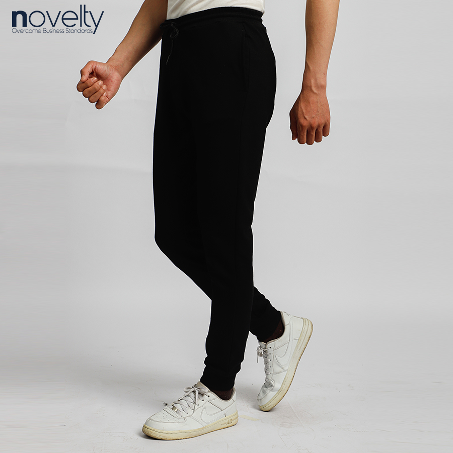 Quần jogger nam Novelty màu đen 220366Q