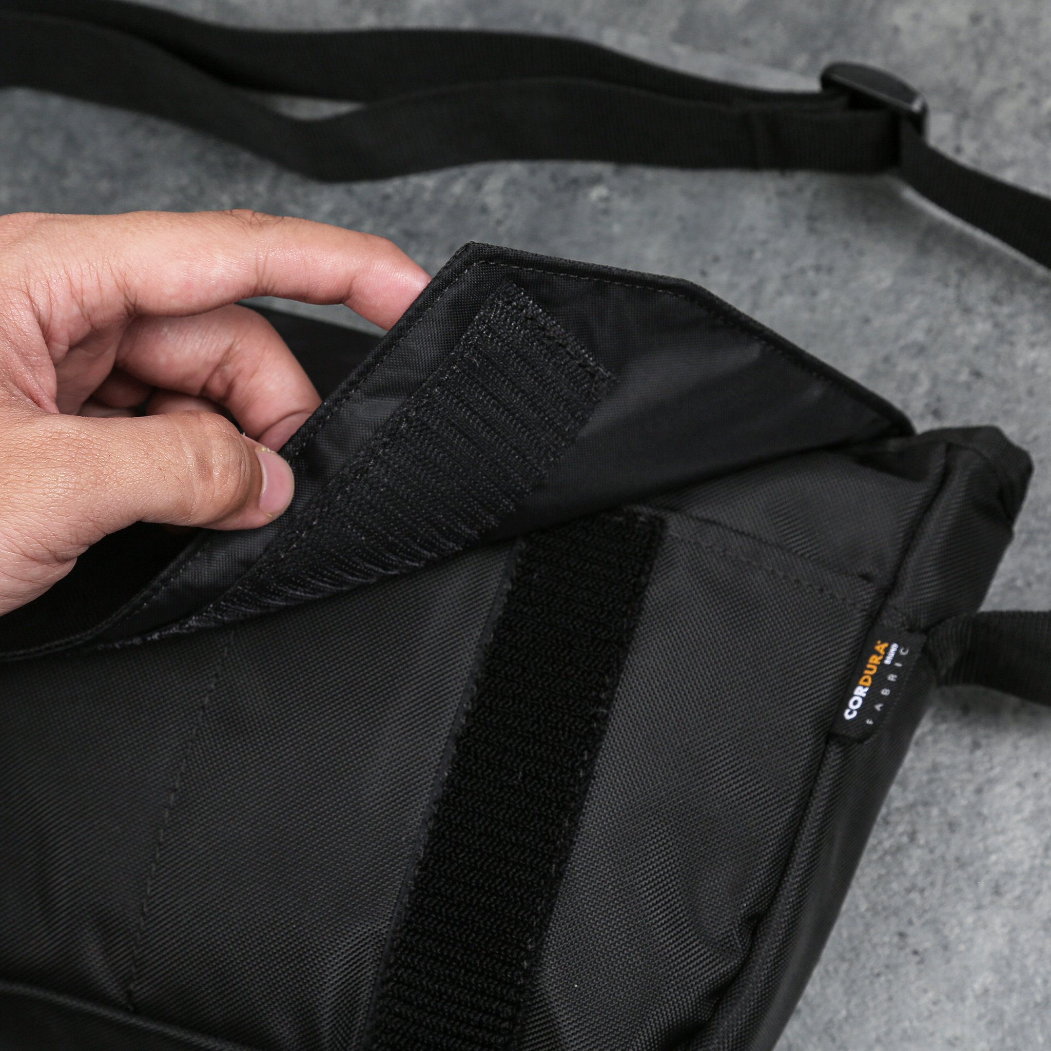 Cặp đeo chéo Adidas messenger basic dễ phối đồ chống nước đỉnh.