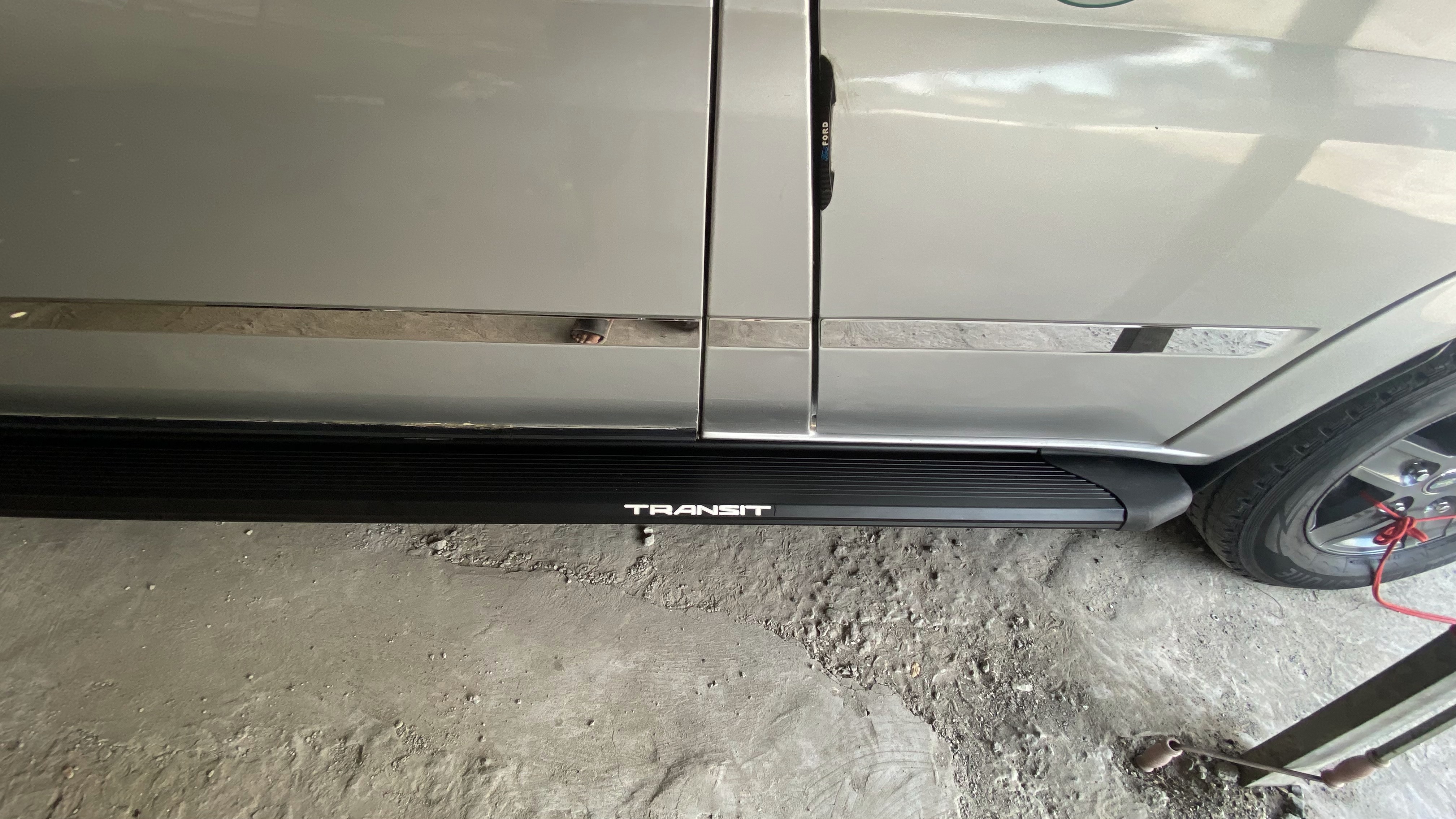 Bậc bước ngoài (NHÔM ĐÚC) FORD Transit